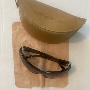 Tommy Bahama Womens sunglasses with case and cleaning cloth
